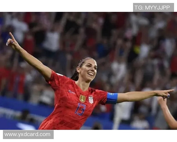 黑皮卷发足球明星女的魅力与实力并存的传奇人生探索